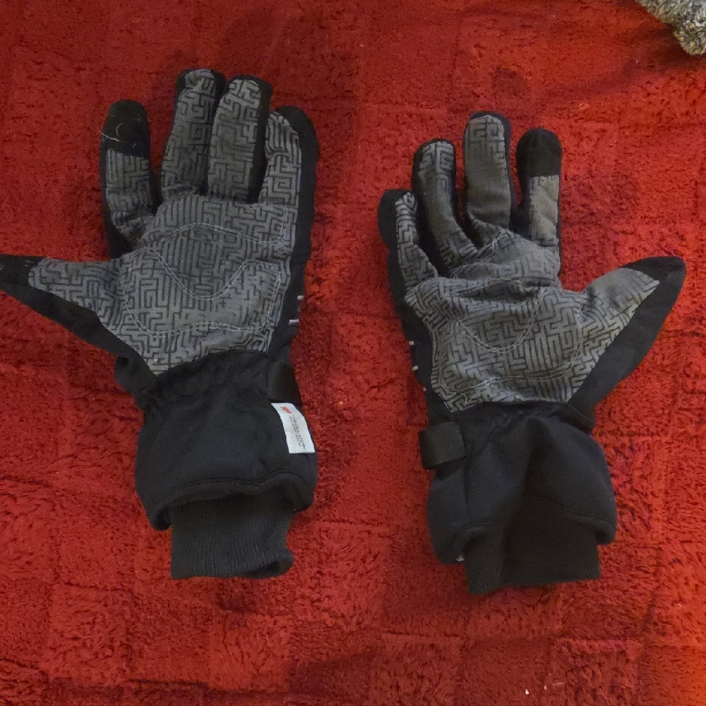 3M Thinsulate Black and Gray Gloves